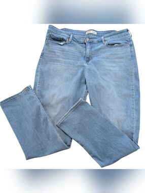 Signature by Levi Strauss Light Blue Straight Leg Jeans Women's 18 Plus Size